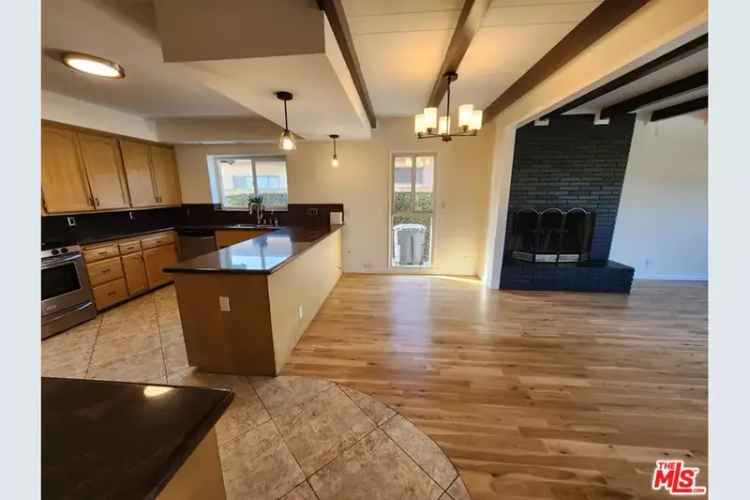 House For Sale in 5905, South Chariton Avenue, California