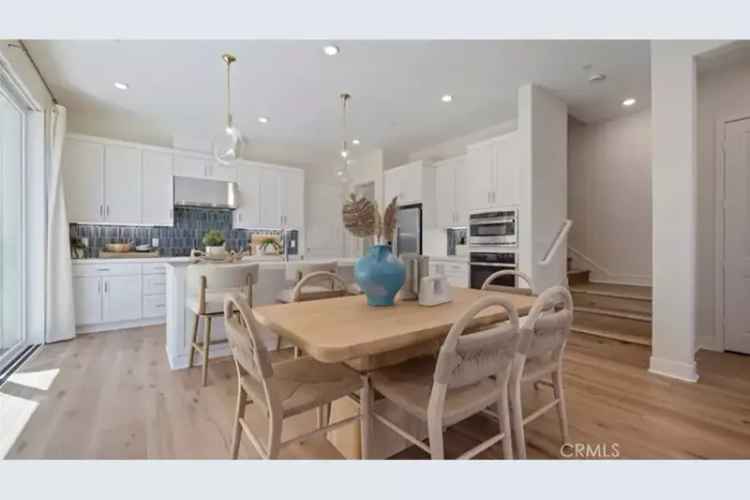 Buy Townhome in Irvine with 3 Bedrooms and Luxurious Owner's Suite