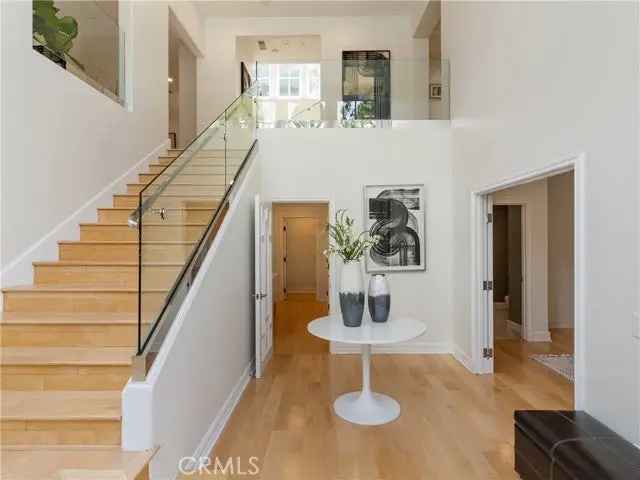 House For Sale in Los Angeles, California