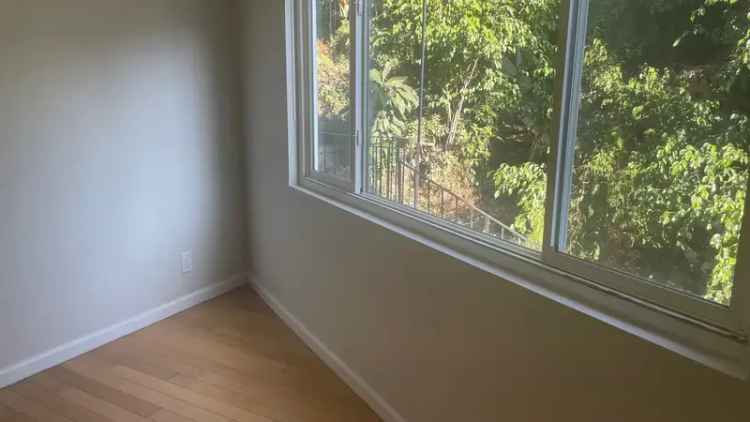 Rent 1 Bed Apartment in Upper Beachwood Canyon with Huge Closet