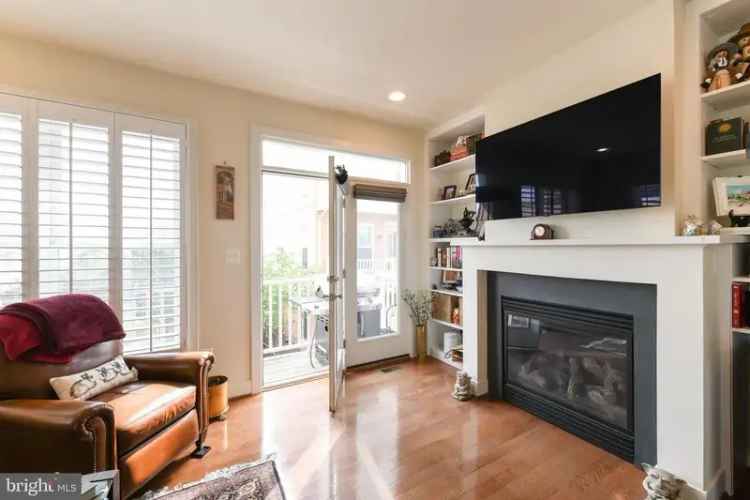 Rent a Spacious Townhouse in Navy Yard with Modern Features