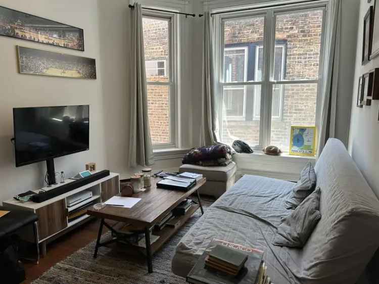 Rent Apartments in Lincoln Park with Hardwood Floors and Parking