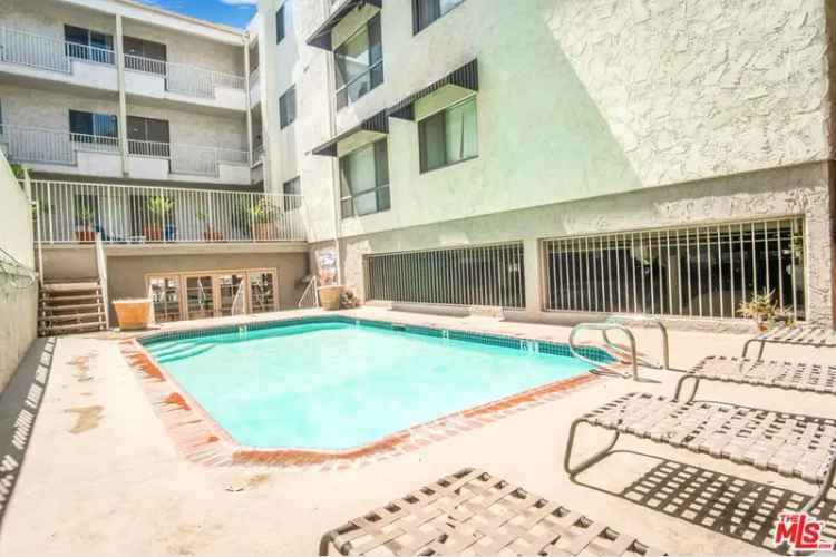 House For Sale in 4624, Cahuenga Boulevard, Los Angeles, California