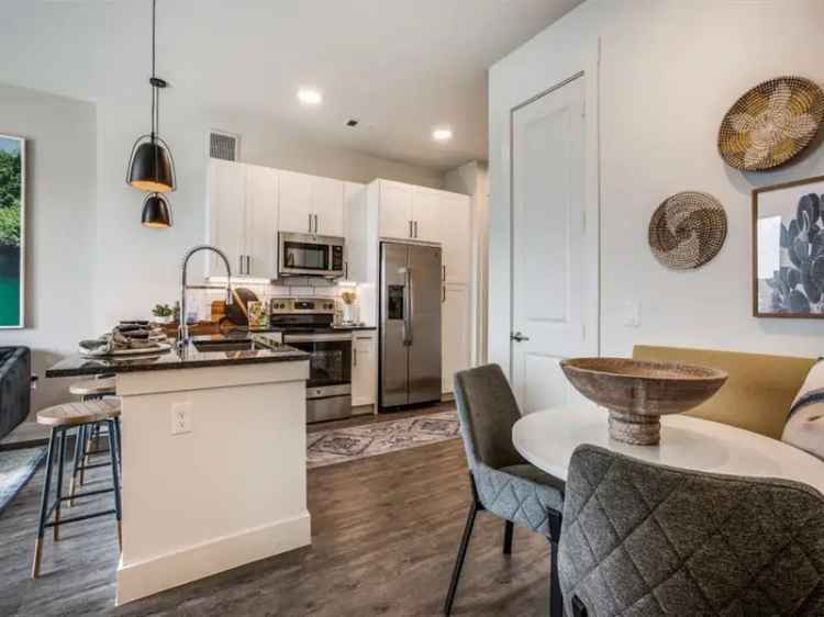 Rent Apartments in North Austin with Modern Amenities and Elegance