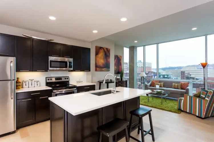 Rent Luxury Apartments in Seven at Broadway with Stunning Views