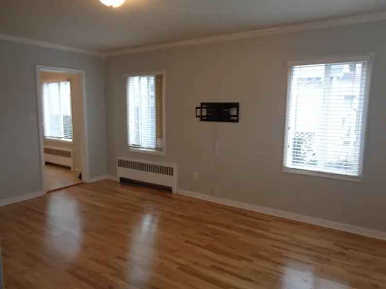 Rent Large 1 Bedroom Apartment Unit in 4-Plex with Updated Features