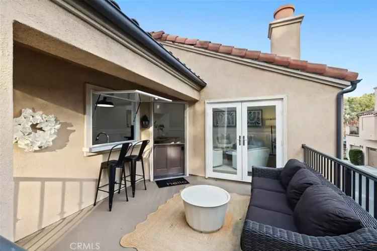 Turnkey rent home in Newport Beach with 2 bedrooms and private deck