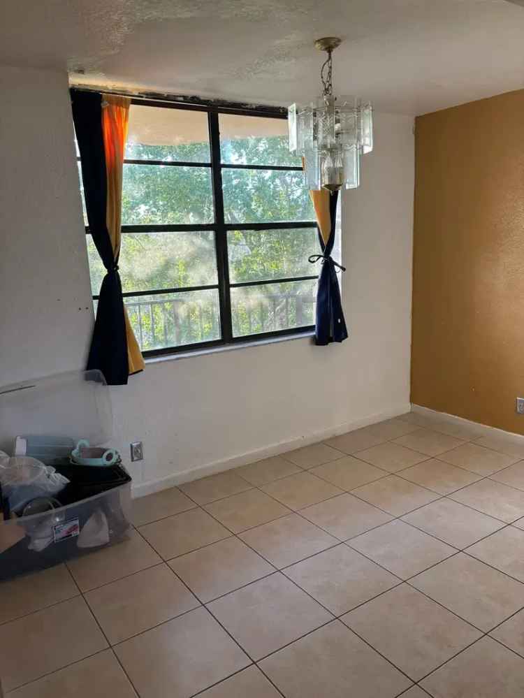 Rent 1 Bedroom Condo with Balcony and Community Pool in Pompano Beach