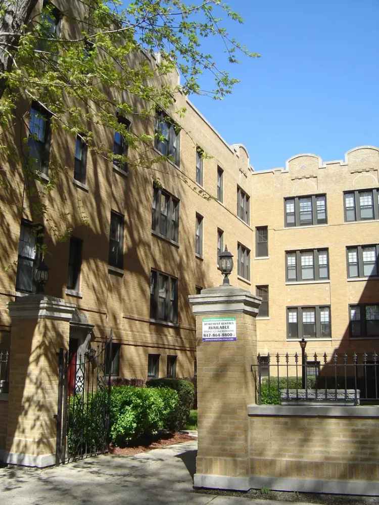 Rent Apartments Near Ryan Field in Evanston with Pet Friendly Features