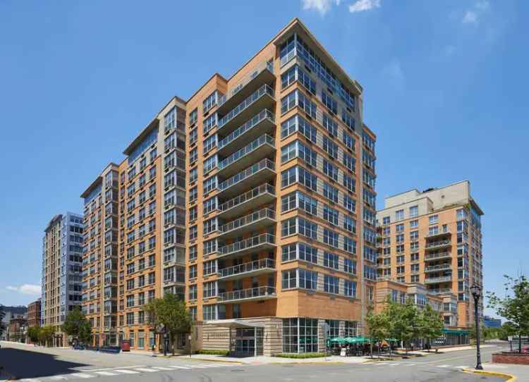 Rent Luxurious Waterfront Apartments in Hoboken at The Sovereign