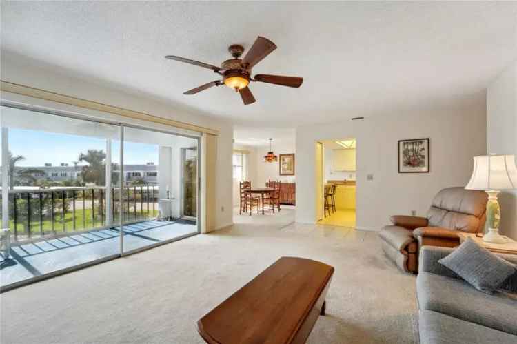 House For Sale in Bradenton, Florida