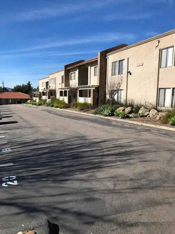 Rent Two Bedroom Apartment in El Cajon with Pool and Modern Amenities