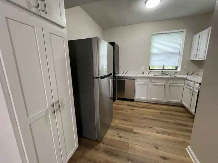 Apartment Rent Newly Remodeled in Safe Neighborhood with Great Features