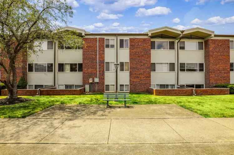 Rent Apartments in Harrison West with Pool and 24 Hour Maintenance