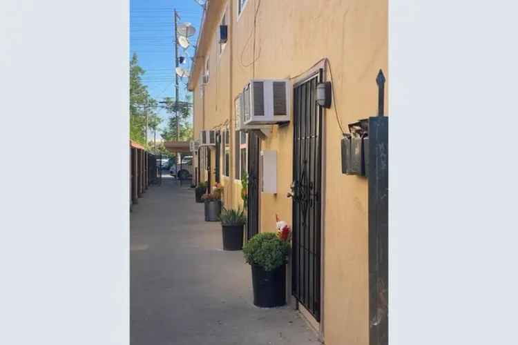 Rent Apartment Complex Fully Occupied Townhouse Style with 6 Units