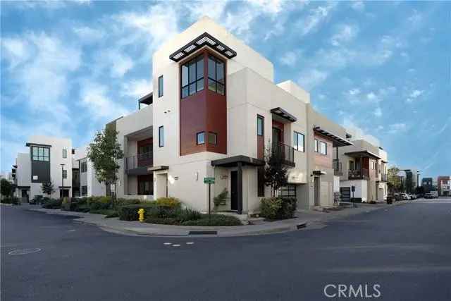 House For Sale in Tustin, California