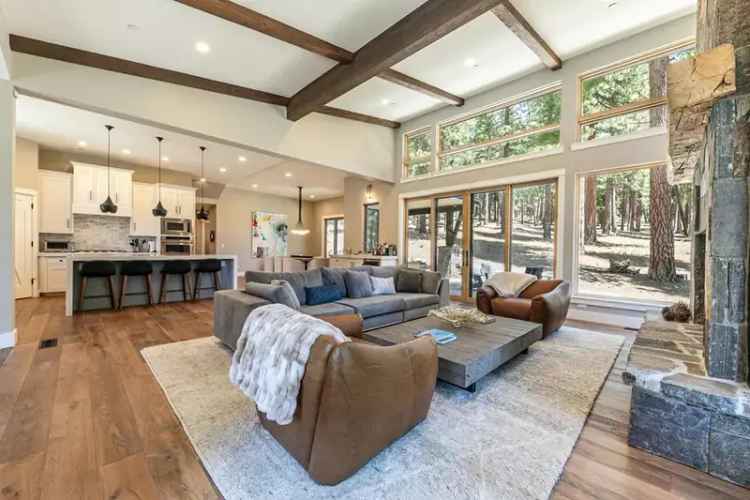 Luxurious modern buy home in Truckee with 4 bedrooms and stunning views