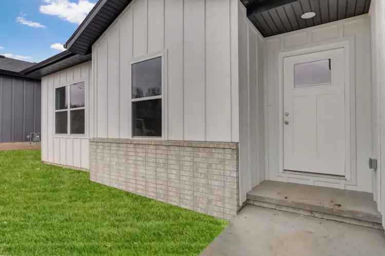 Rent Beautiful New Construction Home with 3 Bedrooms in Springfield