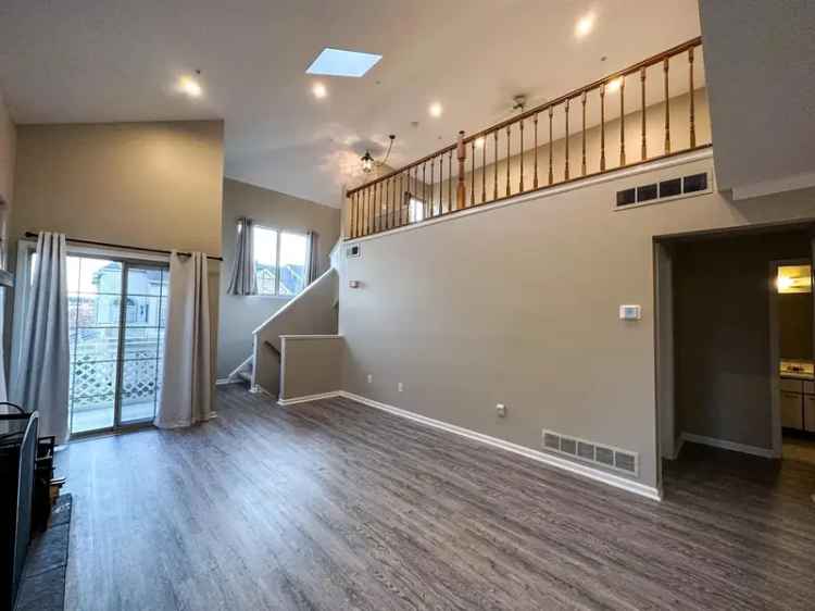 Rent Beautiful Updated Apartment Condo in Central Bucks with Loft Features