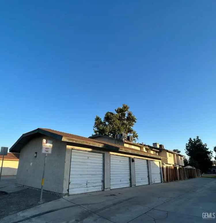 House For Sale in 4208, White Lane, Bakersfield, California