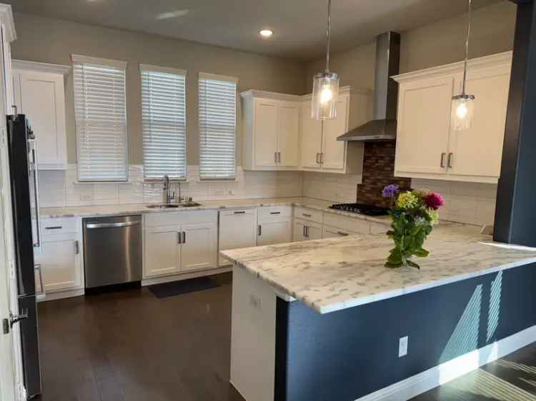 Rent Luxurious Modern Home in Frisco with Smart Features and Prime Location