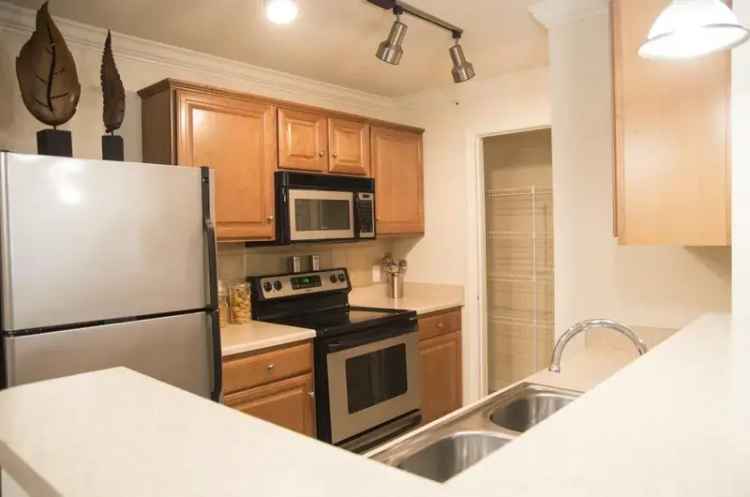 Rent Apartments in Greater Tampa with Country Club Amenities