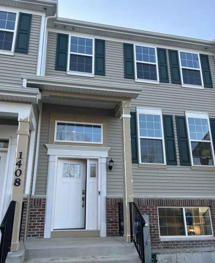 Rent Brand New Townhouse in Lindenhurst IL with Modern Features