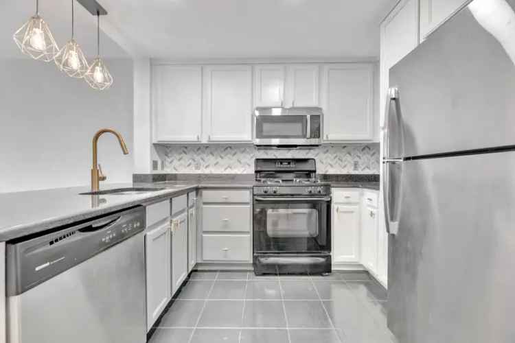 Rent 1 Bed 1 Bath Condo in Southwest DC with Modern Features