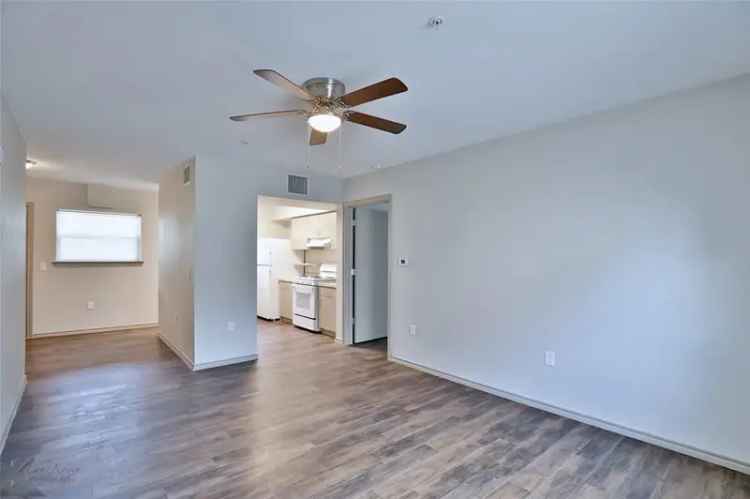 Buy apartment in South Abilene with beautiful finishes and spacious rooms