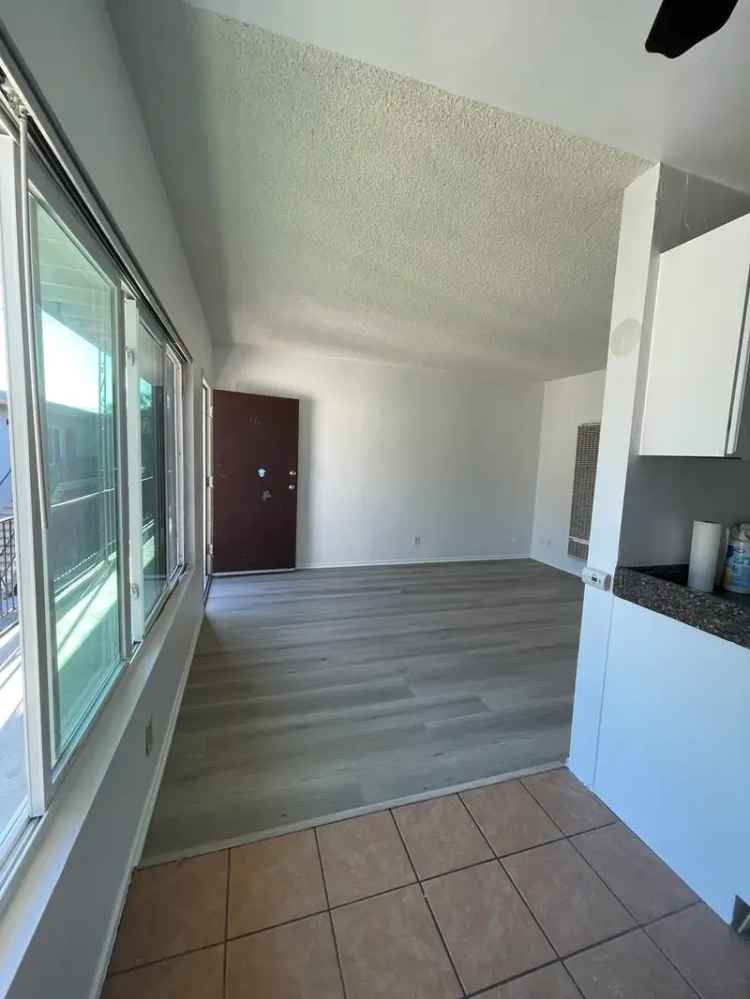 Rent 1 Bedroom Apartment in Garden Grove with Walk-in Closet