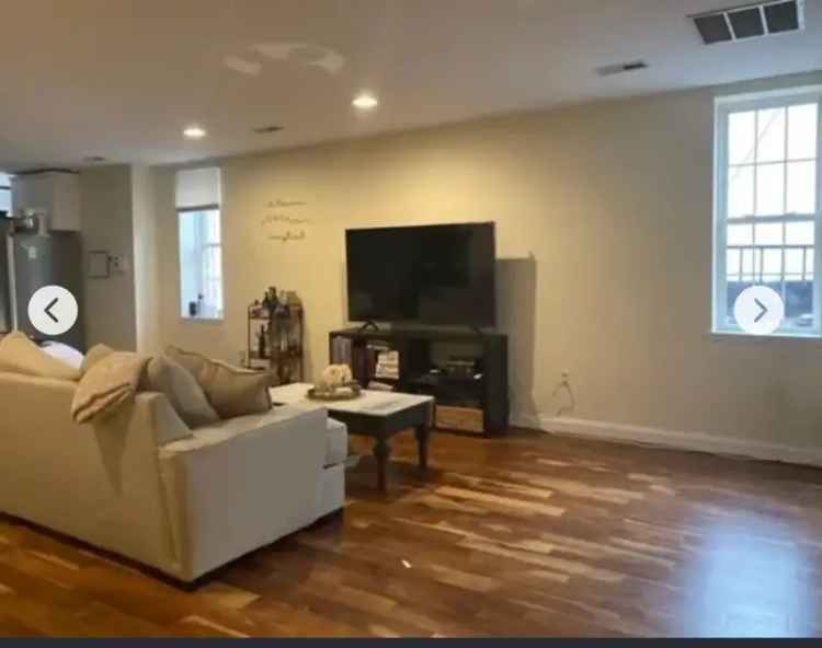 Rent Apartment Unit in Historical Mt Vernon Bright and Spacious