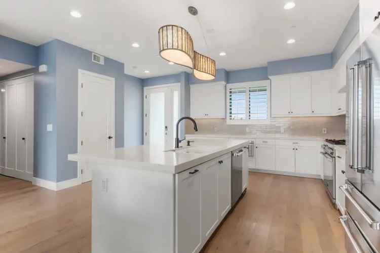 Rent Apartment Unit in Carlsbad with Luxury Amenities and Rooftop Deck