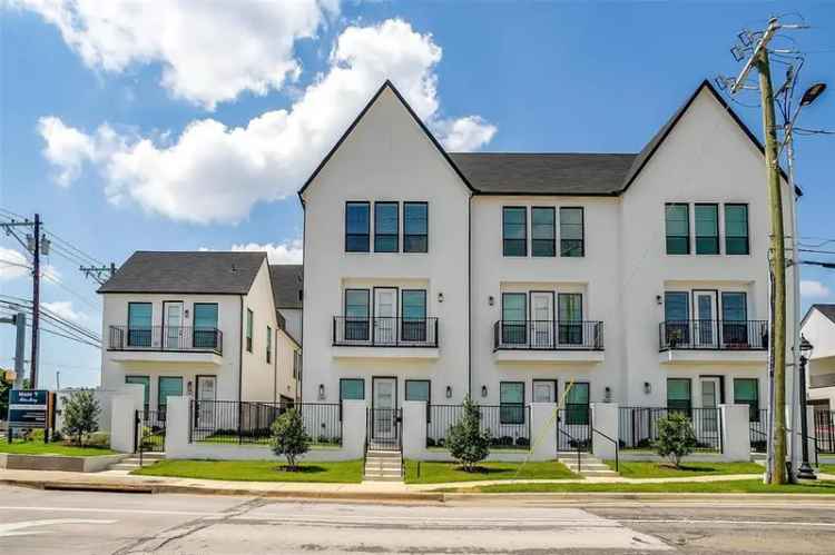 Rent Model Home Townhome in Arlington with Luxury Features