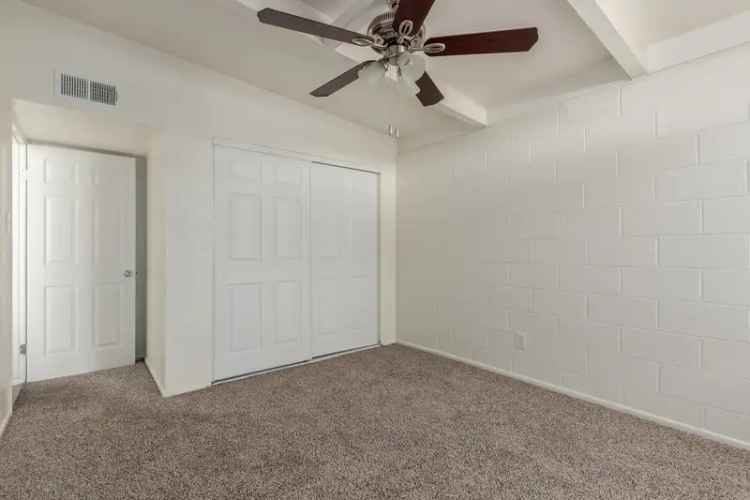 Rent Apartments at North Palms Townhomes in Maricopa County with Amenities