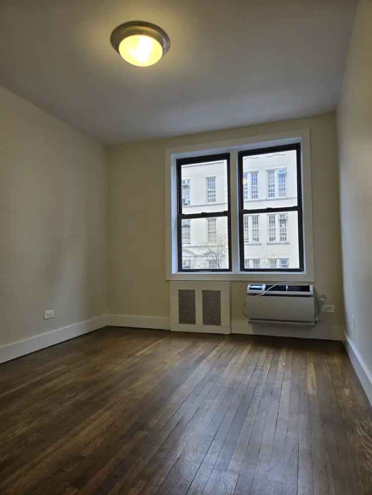 Rent Spacious Three Bedroom Apartment on Upper East Side