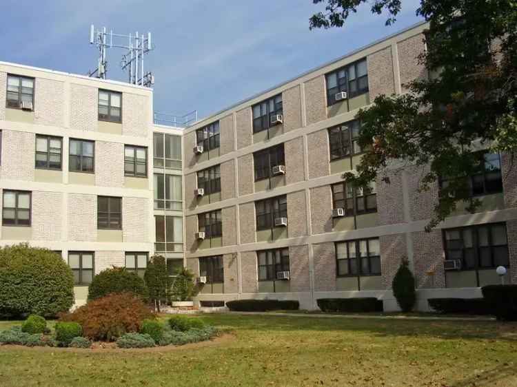 Rent Updated Apartments Near Downtown New Haven with Great Features