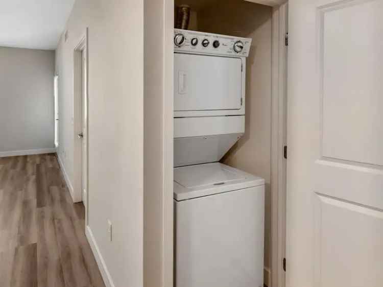 Rent Apartment in Union City with Luxurious Amenities and Prime Location