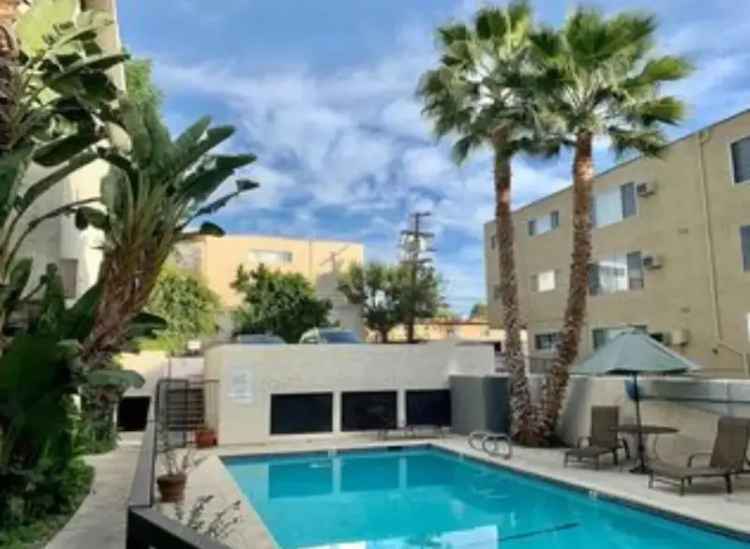 Rent Cozy Apartment in Sherman Oaks with Pool and Security Features