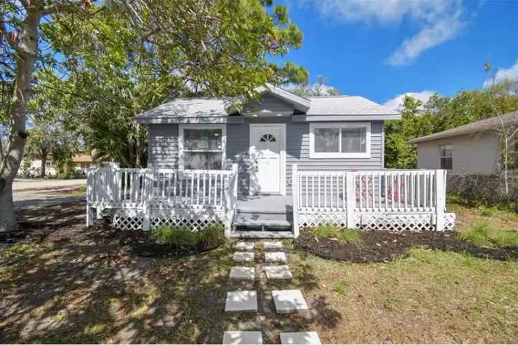 House For Sale in 701, 37th Avenue Drive East, Bradenton, Florida