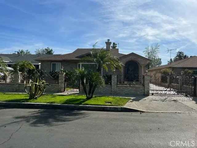 House For Sale in 6124, Longridge Avenue, Los Angeles, California