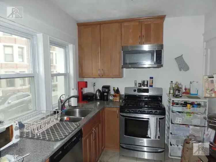 Spacious Apartment for Rent with Modern Features near Warren Street T Stop