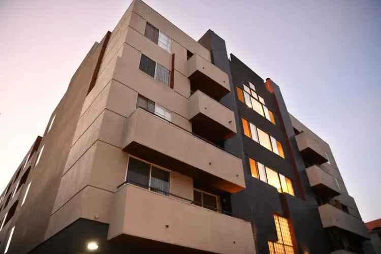 Rent Modern Apartments in Hollywood with City Views and Amenities