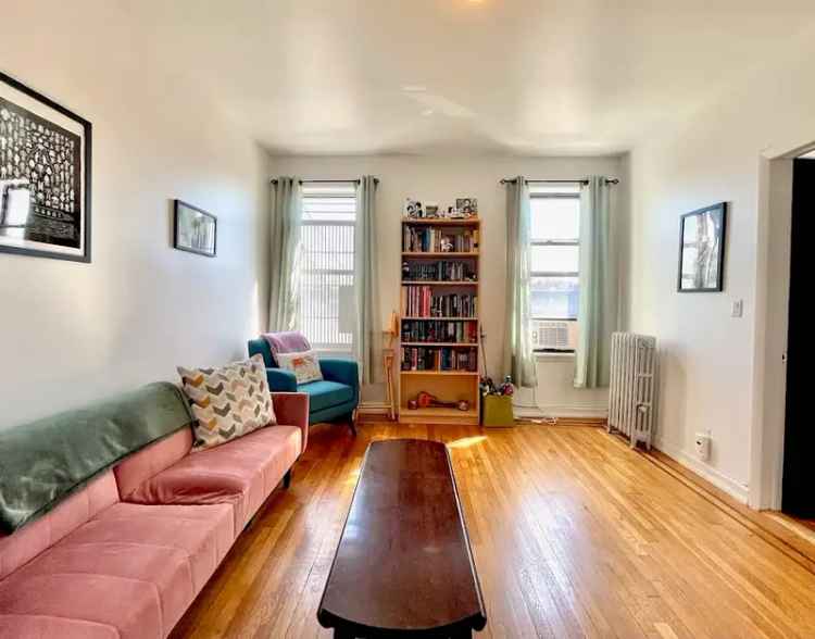 Rent recently renovated apartment unit in Ridgewood with modern features