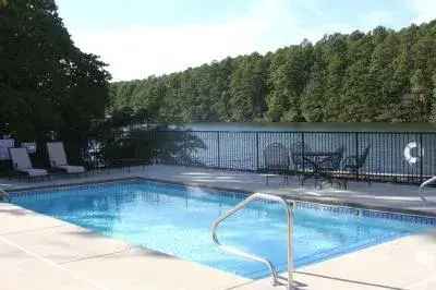 Rent Lakeside Condo with Pool and Boat Docks in Hot Springs Arkansas