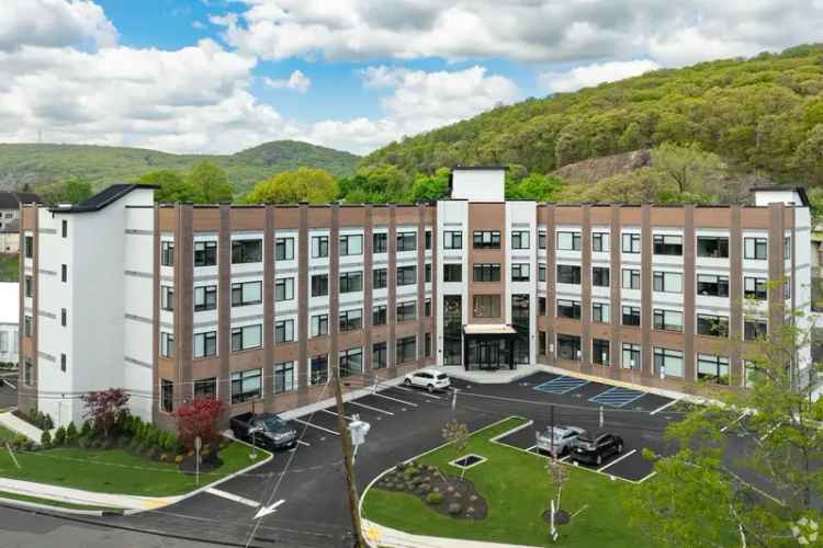 Rent Modern Apartments Near Suffern Train Station in Rockland County