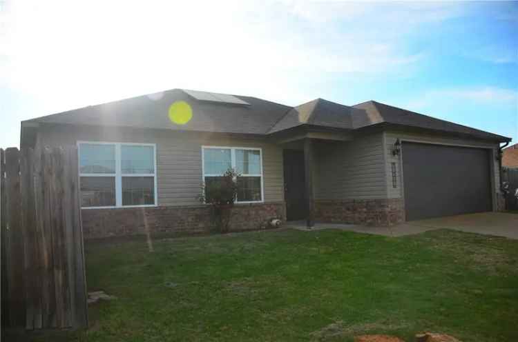 House For Sale in 1427, South Apollo Drive, Fayetteville, Arkansas