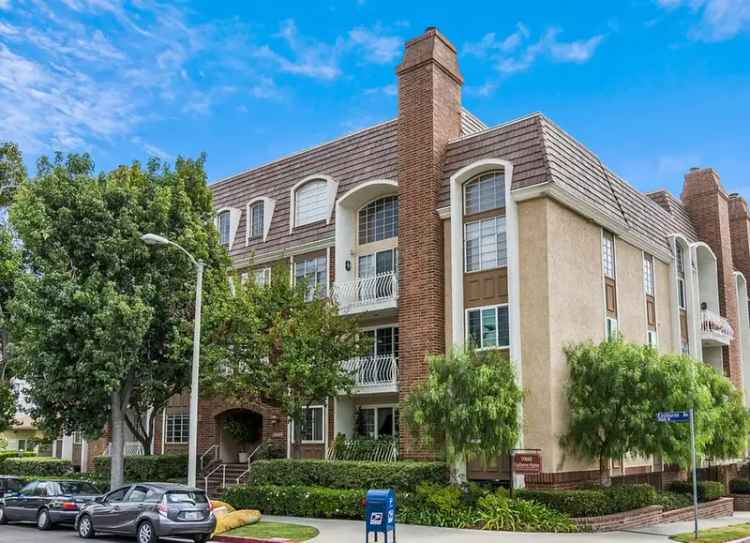 Lease Luxury Condo 2 Bedroom near Century City with High-End Finishes