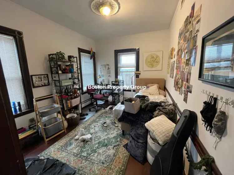 Rent Large 4 Bedroom 2 Bathroom Apartment in Mission Hill