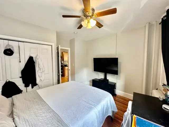 Rent Apartment Unit in North End Boston with 3 Bedrooms and Hardwood Floors