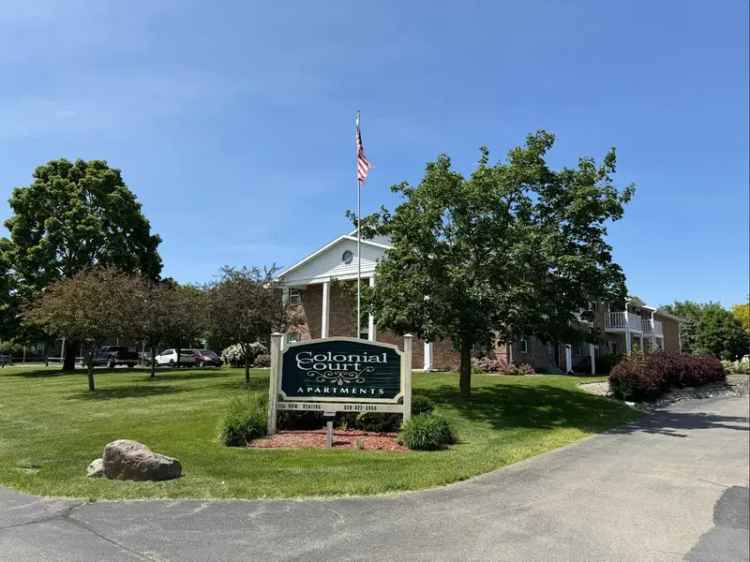 Rent Colonial Court Apartments in Pulaski WI with Indoor Pool Fitness Center